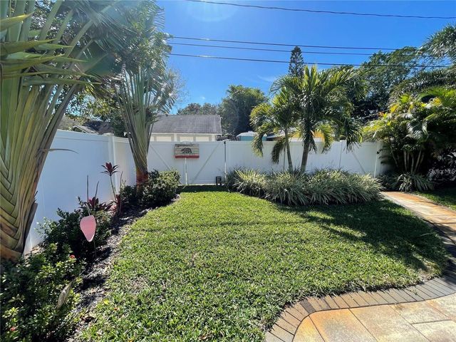 3220 9TH AVENUE N, St Petersburg, FL 33713