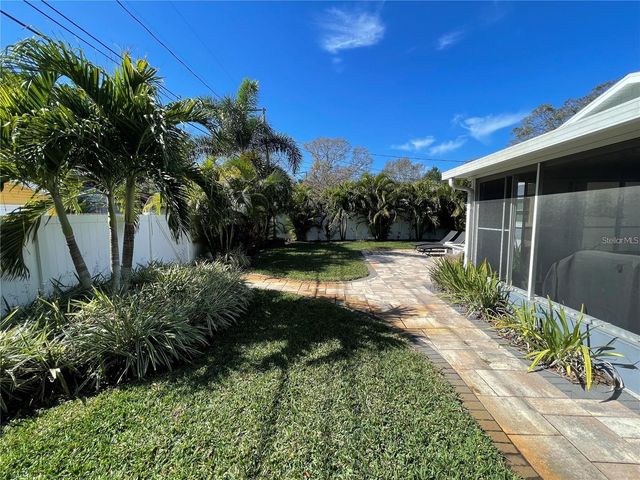 3220 9TH AVENUE N, St Petersburg, FL 33713