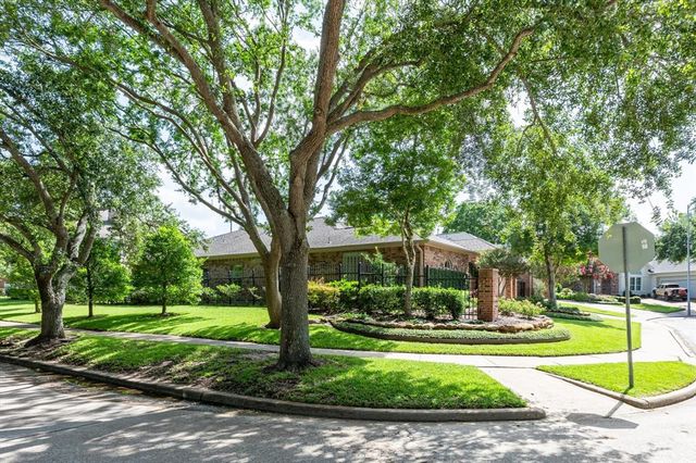 15503 Greens Cove Way, Houston, TX 77059