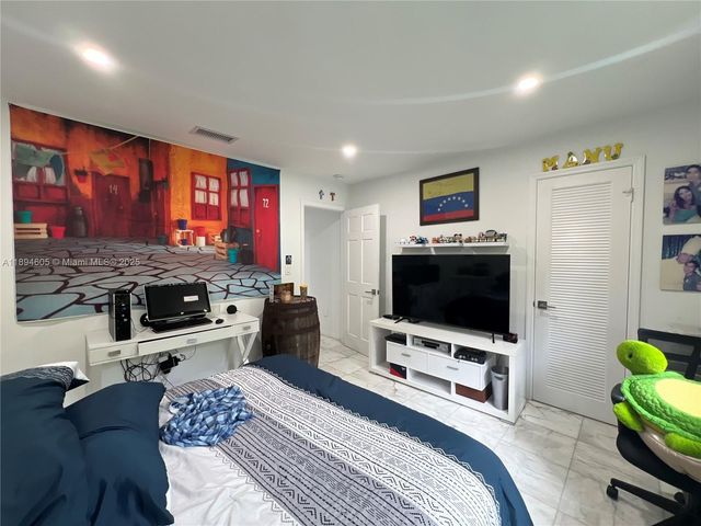 4934 NW 94th Doral Pl, Doral, FL 33178