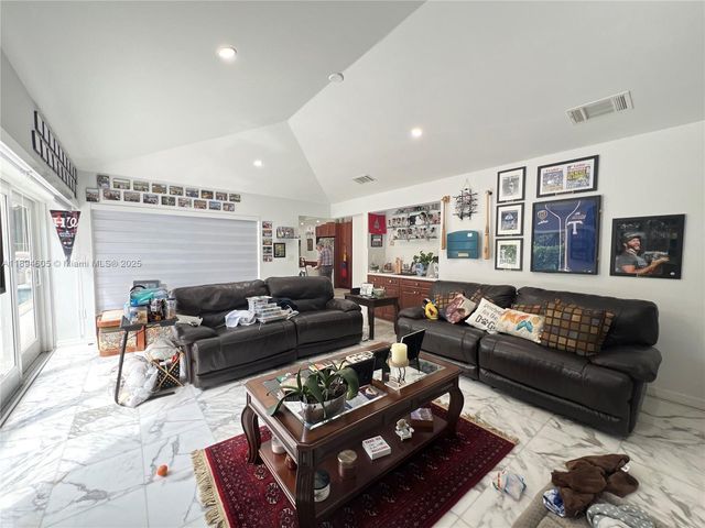 4934 NW 94th Doral Pl, Doral, FL 33178