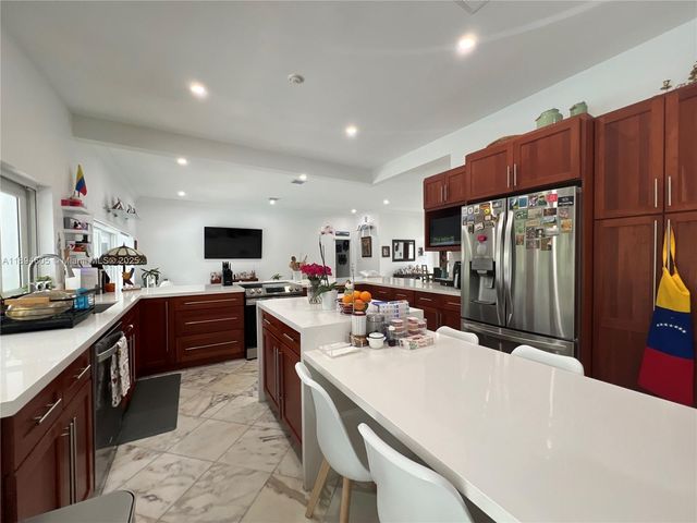 4934 NW 94th Doral Pl, Doral, FL 33178