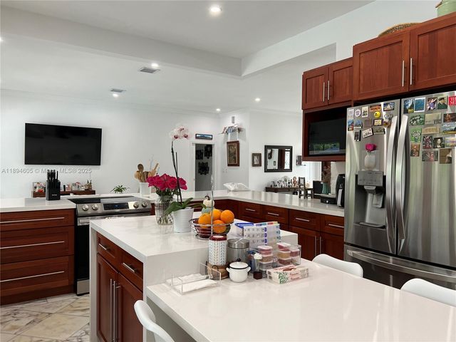 4934 NW 94th Doral Pl, Doral, FL 33178