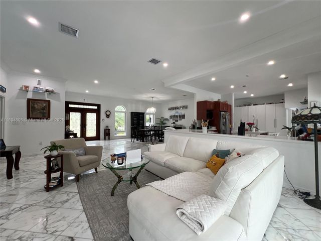 4934 NW 94th Doral Pl, Doral, FL 33178