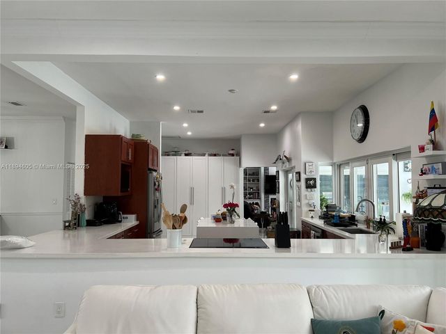 4934 NW 94th Doral Pl, Doral, FL 33178