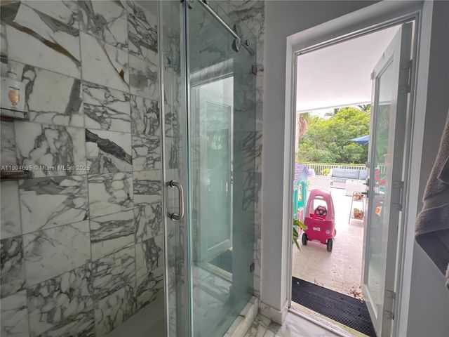 4934 NW 94th Doral Pl, Doral, FL 33178