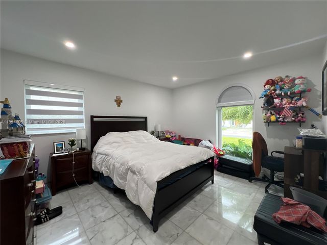 4934 NW 94th Doral Pl, Doral, FL 33178