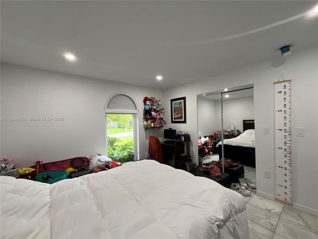 4934 NW 94th Doral Pl, Doral, FL 33178