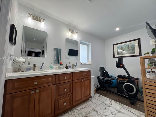 4934 NW 94th Doral Pl, Doral, FL 33178