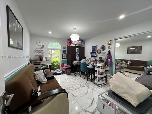 4934 NW 94th Doral Pl, Doral, FL 33178