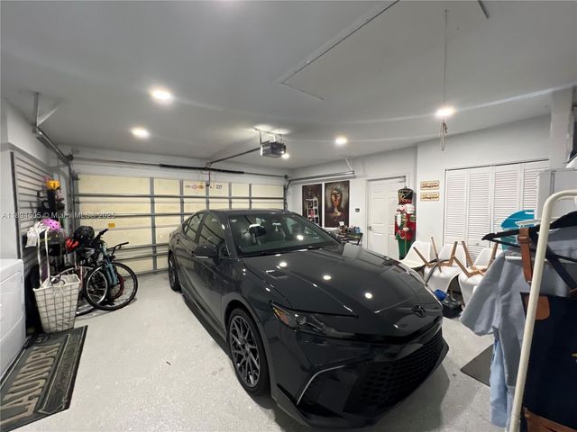 4934 NW 94th Doral Pl, Doral, FL 33178