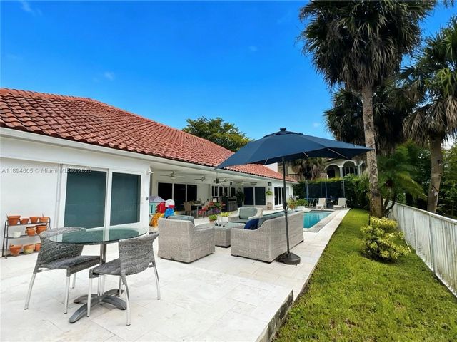 4934 NW 94th Doral Pl, Doral, FL 33178