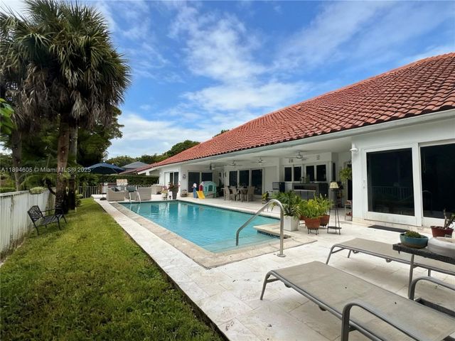 4934 NW 94th Doral Pl, Doral, FL 33178