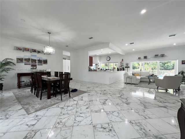 4934 NW 94th Doral Pl, Doral, FL 33178