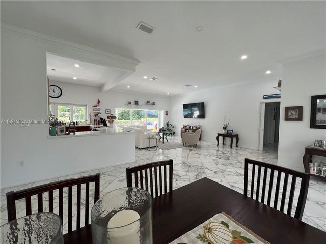 4934 NW 94th Doral Pl, Doral, FL 33178