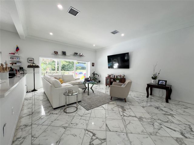 4934 NW 94th Doral Pl, Doral, FL 33178