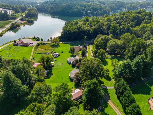 86 Ledford Chapel Way, Hayesville, NC 28904