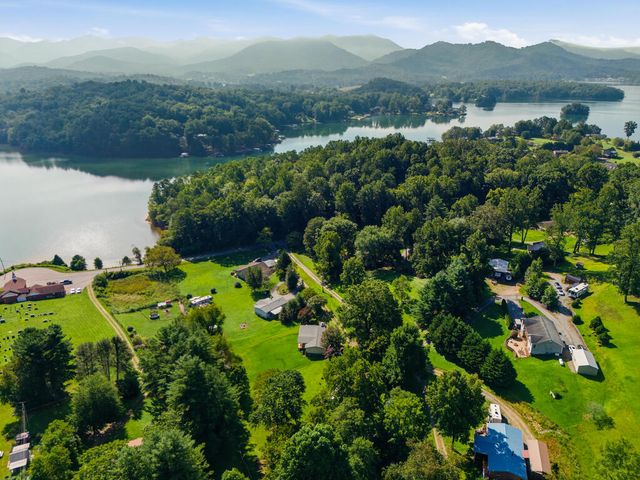 86 Ledford Chapel Way, Hayesville, NC 28904