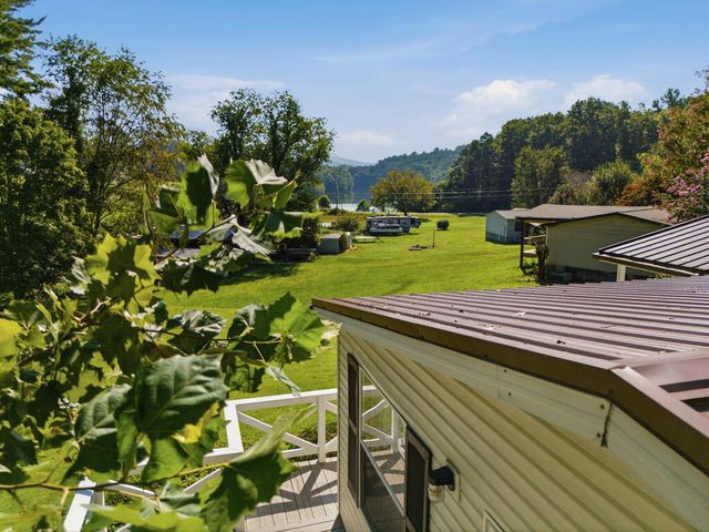 86 Ledford Chapel Way, Hayesville, NC 28904