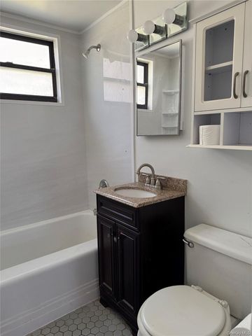 25 Lawrence Drive A, White Plains, NY 10603