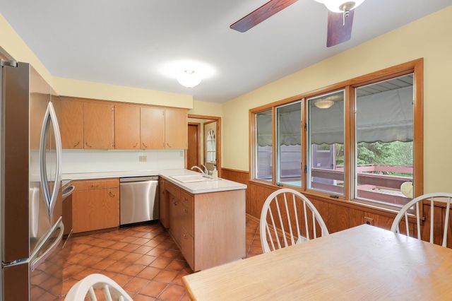 1044 Scott Street S, Shakopee, MN 55379