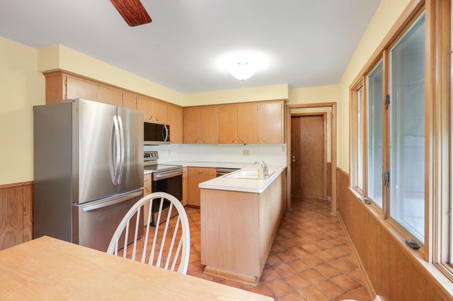 1044 Scott Street S, Shakopee, MN 55379