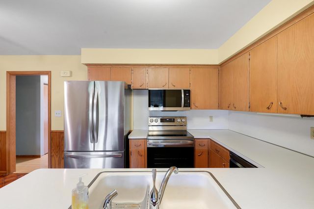 1044 Scott Street S, Shakopee, MN 55379