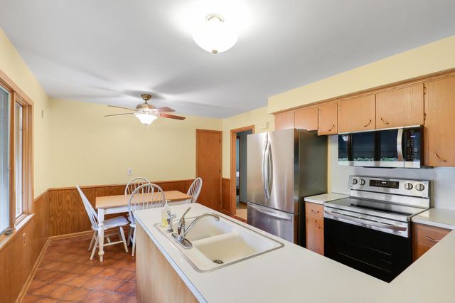 1044 Scott Street S, Shakopee, MN 55379