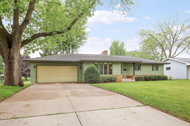 1044 Scott Street S, Shakopee, MN 55379