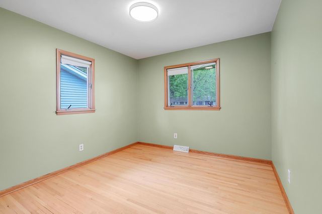 1044 Scott Street S, Shakopee, MN 55379