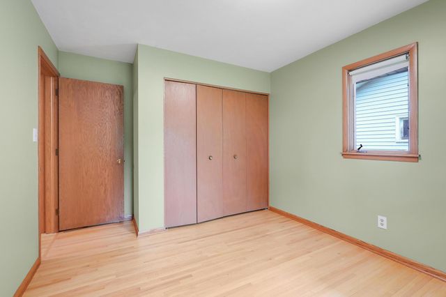 1044 Scott Street S, Shakopee, MN 55379