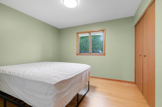 1044 Scott Street S, Shakopee, MN 55379