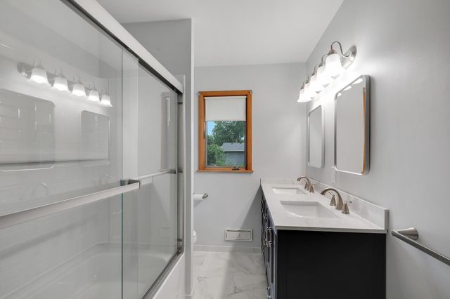 1044 Scott Street S, Shakopee, MN 55379