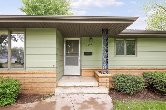 1044 Scott Street S, Shakopee, MN 55379