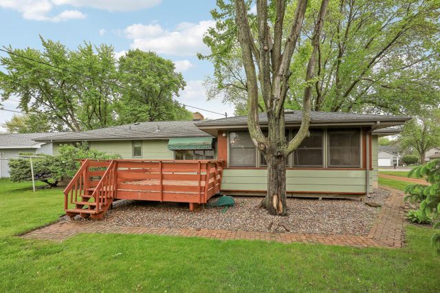 1044 Scott Street S, Shakopee, MN 55379