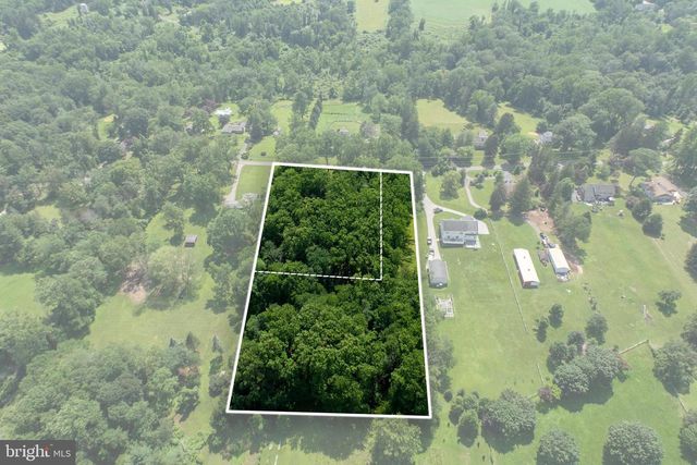 1061 FOREST LN, Glen Mills, PA 19342