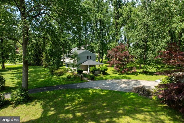 1061 FOREST LN, Glen Mills, PA 19342