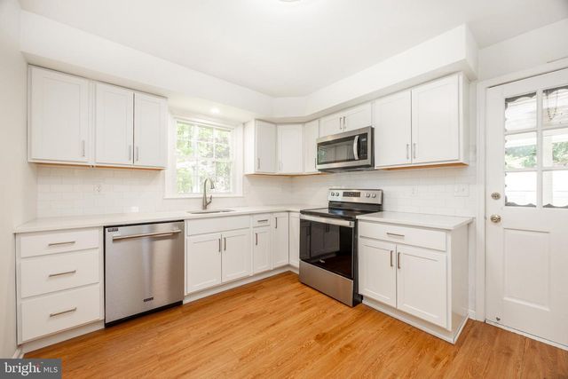 1061 FOREST LN, Glen Mills, PA 19342