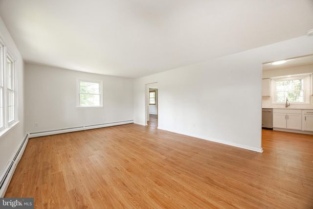 1061 FOREST LN, Glen Mills, PA 19342