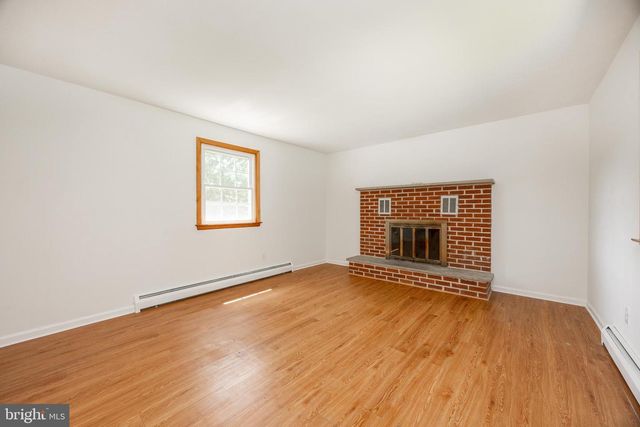 1061 FOREST LN, Glen Mills, PA 19342