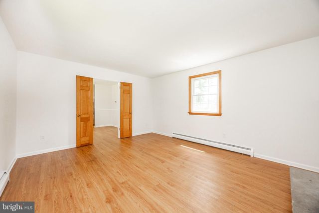 1061 FOREST LN, Glen Mills, PA 19342