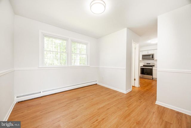 1061 FOREST LN, Glen Mills, PA 19342
