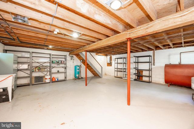 1061 FOREST LN, Glen Mills, PA 19342