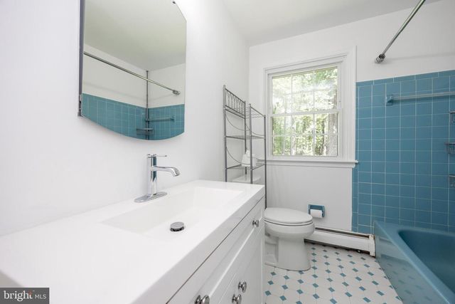 1061 FOREST LN, Glen Mills, PA 19342