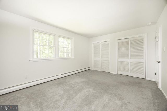 1061 FOREST LN, Glen Mills, PA 19342