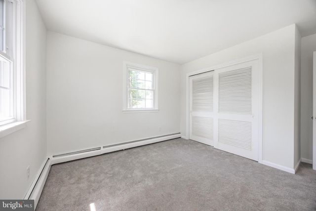 1061 FOREST LN, Glen Mills, PA 19342