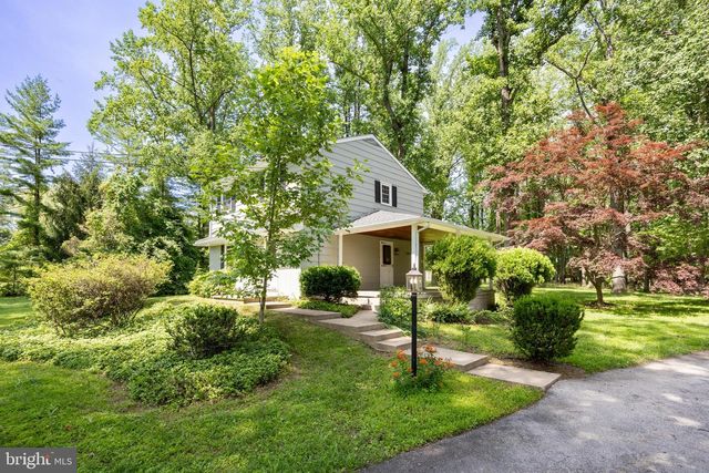 1061 FOREST LN, Glen Mills, PA 19342