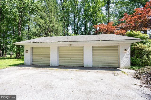 1061 FOREST LN, Glen Mills, PA 19342
