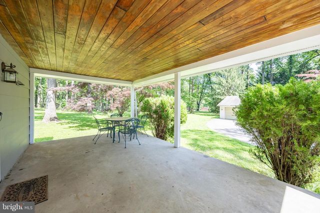 1061 FOREST LN, Glen Mills, PA 19342