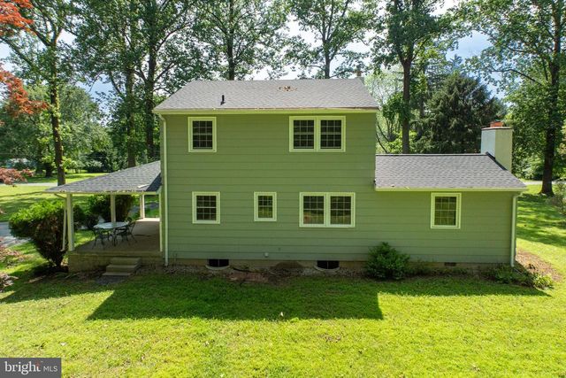 1061 FOREST LN, Glen Mills, PA 19342